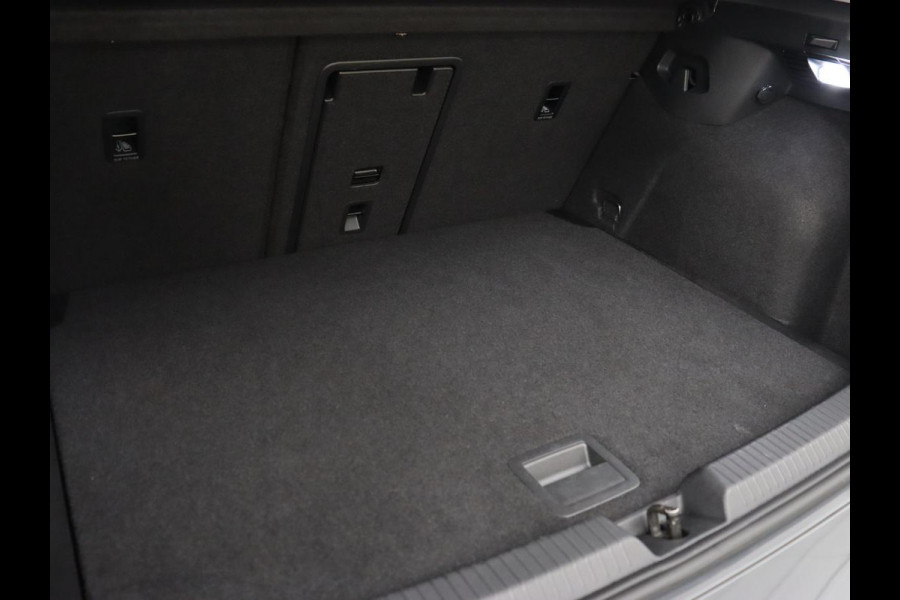 Volkswagen Golf 1.0 TSI Life | Carplay | Navigatie | Adaptive cruise | Sfeerverlichting | Full LED | Climate control | Parkeerhulp | Keyless Start