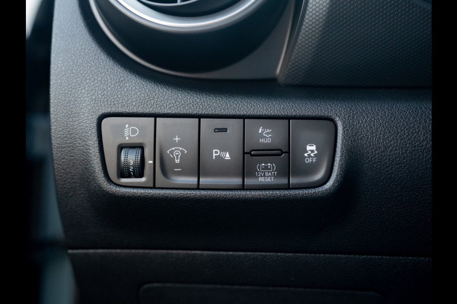 Hyundai Kona 1.6 GDI HEV Premium Sky | Trekhaak | Head Up | Leder | Adapt. cr. | Prijs Rijklaar!!