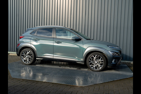 Hyundai Kona 1.6 GDI HEV Premium Sky | Trekhaak | Head Up | Leder | Adapt. cr. | Prijs Rijklaar!!