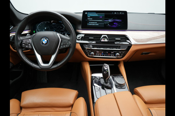 BMW 5 Serie Touring 530e Individual Plug In Hybrid 293pk Dealer O.H Aventurinrot Metallic PHEV | Panodak | Luxe Lederen Comfortzetels Memory & Ventilatie | Laser LED | Adaptive Cruise | Head Up | Harman Kardon | Keyless |