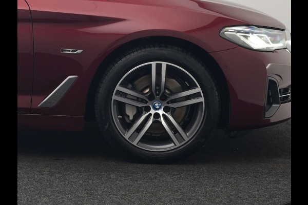 BMW 5 Serie Touring 530e Individual Plug In Hybrid 293pk Dealer O.H Aventurinrot Metallic PHEV | Panodak | Luxe Lederen Comfortzetels Memory & Ventilatie | Laser LED | Adaptive Cruise | Head Up | Harman Kardon | Keyless |