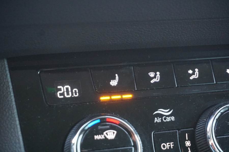 Škoda Karoq 1.0 TSI Business | TREKHAAK | STOELVERWARMING | METALLIC WIT | ACC | VIRTUAL COCKPIT |