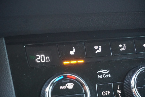 Škoda Karoq 1.0 TSI Business | TREKHAAK | STOELVERWARMING | METALLIC WIT | ACC | VIRTUAL COCKPIT |