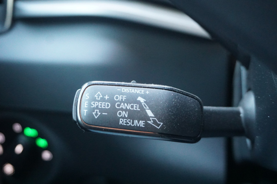 Škoda Karoq 1.0 TSI Business | TREKHAAK | STOELVERWARMING | METALLIC WIT | ACC | VIRTUAL COCKPIT |