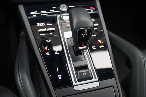 Porsche Cayenne Coupé 3.0 Aut8 | Luchtvering | Panoramadak | BOSE | Trekhaak | Leder | Memory | Stoelverwarming V+A | PDLS | Sport-Chrono-pakket | Soft-Close | Verwarmd Stuurwiel |
