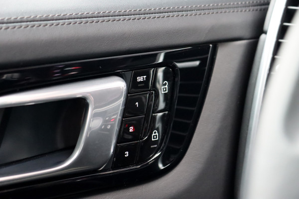 Porsche Cayenne Coupé 3.0 Aut8 | Luchtvering | Panoramadak | BOSE | Trekhaak | Leder | Memory | Stoelverwarming V+A | PDLS | Sport-Chrono-pakket | Soft-Close | Verwarmd Stuurwiel |