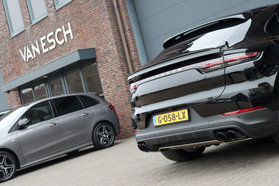 Porsche Cayenne Coupé 3.0 Aut8 | Luchtvering | Panoramadak | BOSE | Trekhaak | Leder | Memory | Stoelverwarming V+A | PDLS | Sport-Chrono-pakket | Soft-Close | Verwarmd Stuurwiel |