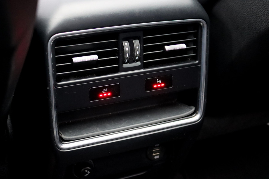 Porsche Cayenne Coupé 3.0 Aut8 | Luchtvering | Panoramadak | BOSE | Trekhaak | Leder | Memory | Stoelverwarming V+A | PDLS | Sport-Chrono-pakket | Soft-Close | Verwarmd Stuurwiel |