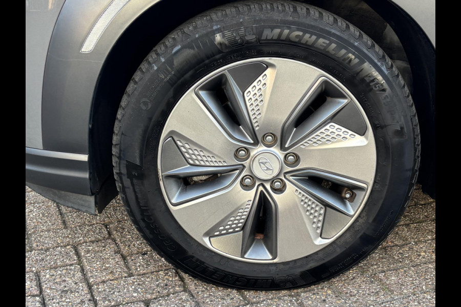 Hyundai Kona EV Comfort 64 kWh 204pk SOH 95% Adaptieve Cruise | Krell Audio | Achteruitrijcamera | Navigatie