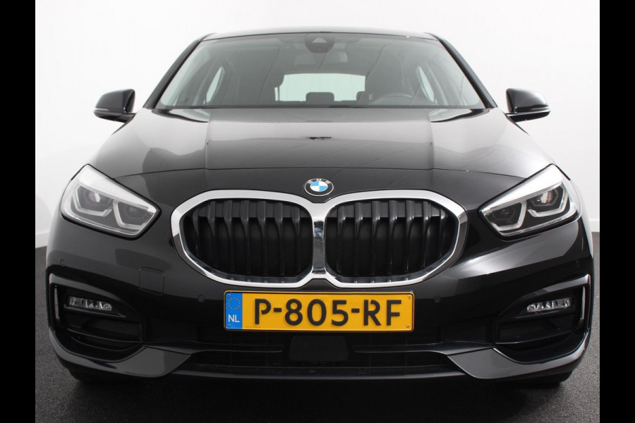 BMW 1-serie 118i Automaat High Executive | Navigatie | Apple Carplay/Android Auto | Parkeersensoren | Virtual Cockpit | Stoelverwarming | Cruise Control | Ledverlichting | Sfeerverlichting | Getinte ramen | Climate Control
