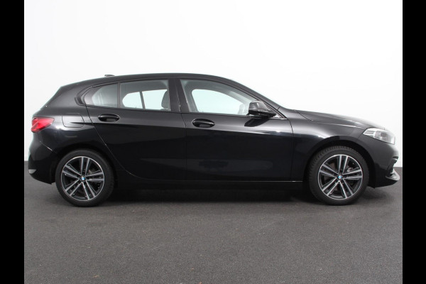 BMW 1-serie 118i Automaat High Executive | Navigatie | Apple Carplay/Android Auto | Parkeersensoren | Virtual Cockpit | Stoelverwarming | Cruise Control | Ledverlichting | Sfeerverlichting | Getinte ramen | Climate Control