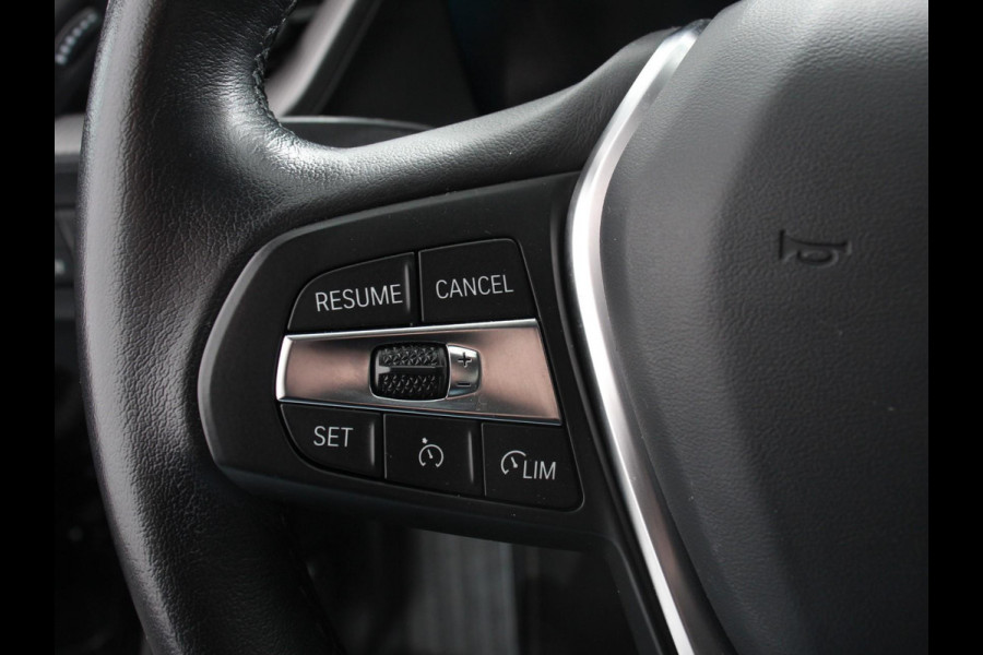 BMW 1-serie 118i Automaat High Executive | Navigatie | Apple Carplay/Android Auto | Parkeersensoren | Virtual Cockpit | Stoelverwarming | Cruise Control | Ledverlichting | Sfeerverlichting | Getinte ramen | Climate Control