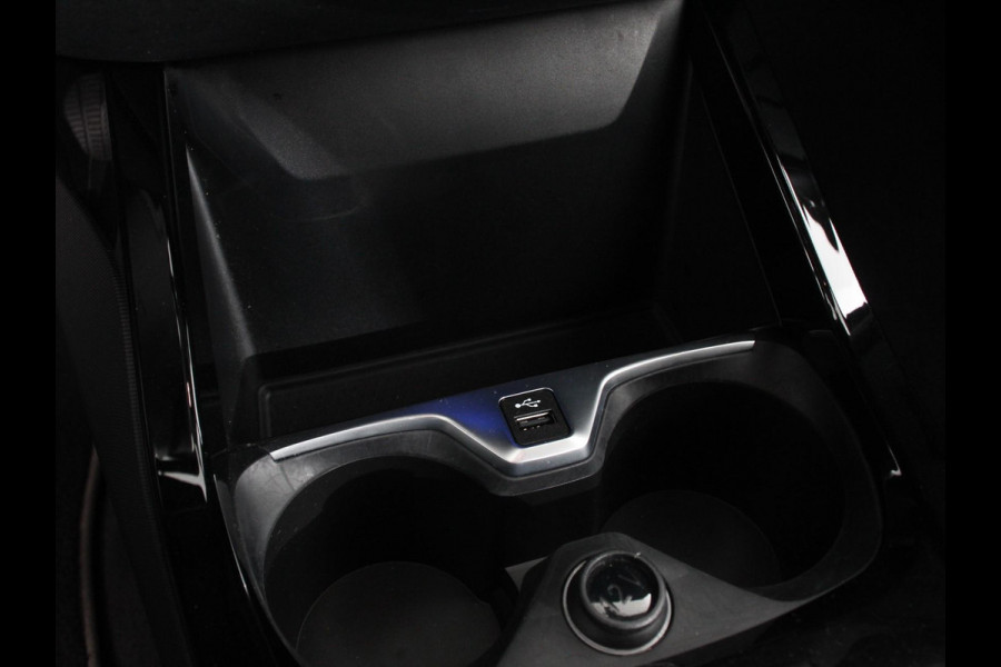BMW 1-serie 118i Automaat High Executive | Navigatie | Apple Carplay/Android Auto | Parkeersensoren | Virtual Cockpit | Stoelverwarming | Cruise Control | Ledverlichting | Sfeerverlichting | Getinte ramen | Climate Control