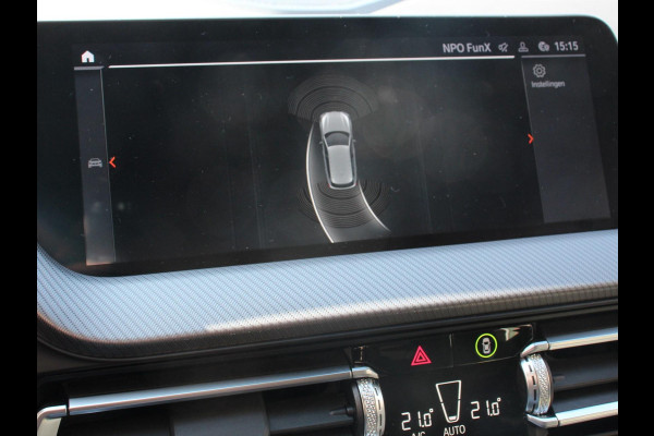 BMW 1-serie 118i Automaat High Executive | Navigatie | Apple Carplay/Android Auto | Parkeersensoren | Virtual Cockpit | Stoelverwarming | Cruise Control | Ledverlichting | Sfeerverlichting | Getinte ramen | Climate Control