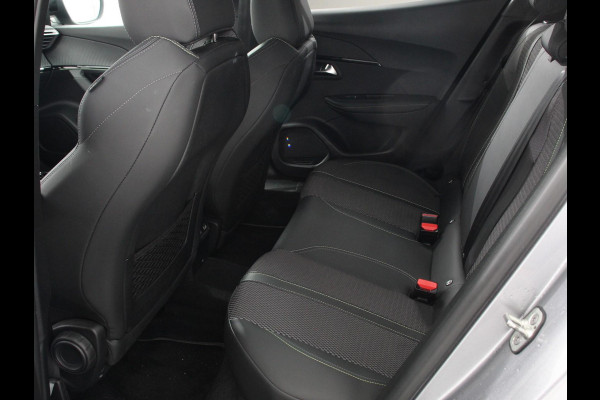 Peugeot 2008 1.2 PureTech 130 GT Automaat Clima Control Camera Achter Navigatie d.m.v. Apple Carplay / Android auto Velgen 17 inch