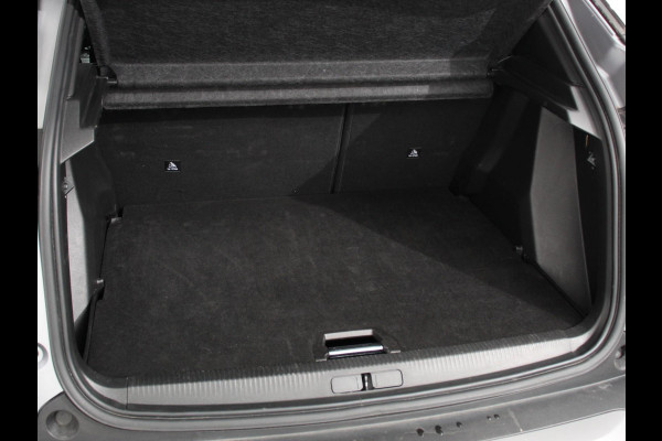 Peugeot 2008 1.2 PureTech 130 GT Automaat Clima Control Camera Achter Navigatie d.m.v. Apple Carplay / Android auto Velgen 17 inch