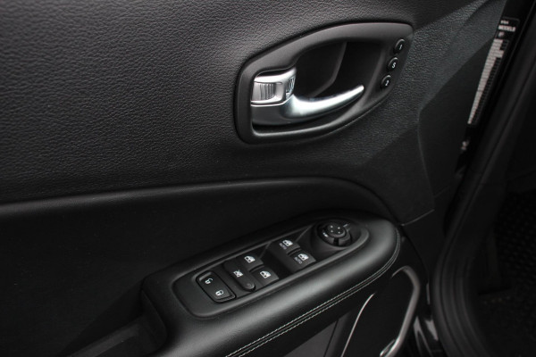 Jeep Compass 4xe 240 Plug-in Hybrid S | Navigatie | Apple Carplay/Android auto | Climate Control | Parkeersensoren | Camera | Elektrisch verstelbare bestuurderstoel | Xenon koplampen | Stoelverwarming | Elektrische achterklep | Afneembare trekhaak