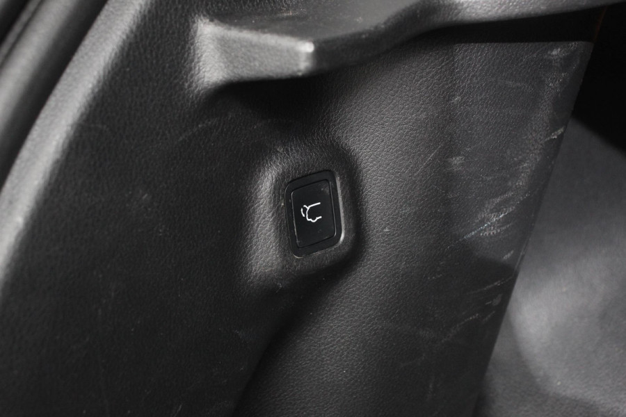 Jeep Compass 4xe 240 Plug-in Hybrid S | Navigatie | Apple Carplay/Android auto | Climate Control | Parkeersensoren | Camera | Elektrisch verstelbare bestuurderstoel | Xenon koplampen | Stoelverwarming | Elektrische achterklep | Afneembare trekhaak