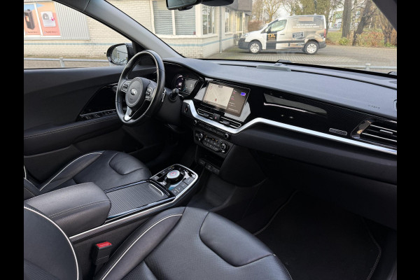 Kia e-Niro Aut. ExecutiveLine 64kWh | Trekhaak | Panorama | Navi | Camera |