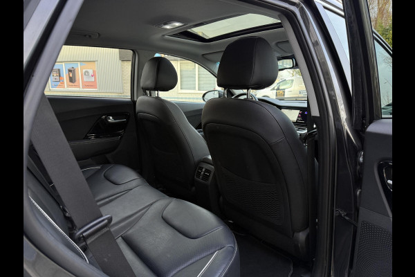 Kia e-Niro Aut. ExecutiveLine 64kWh | Trekhaak | Panorama | Navi | Camera |