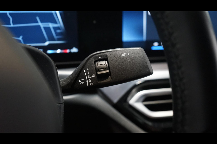 BMW 3 Serie 318i M-Sport AUTOMAAT-ALCANTARA-CARPLAY-CRUISE-DAB-LED-NAVIGATIE-SHADOW LINE