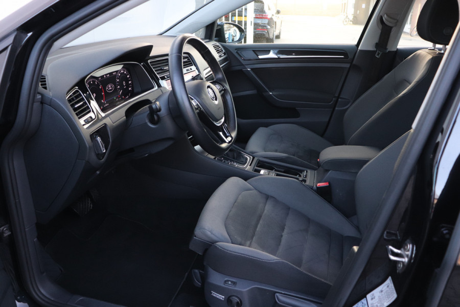 Volkswagen Golf 1.5 TSI DSG Massage LED Virt. Display