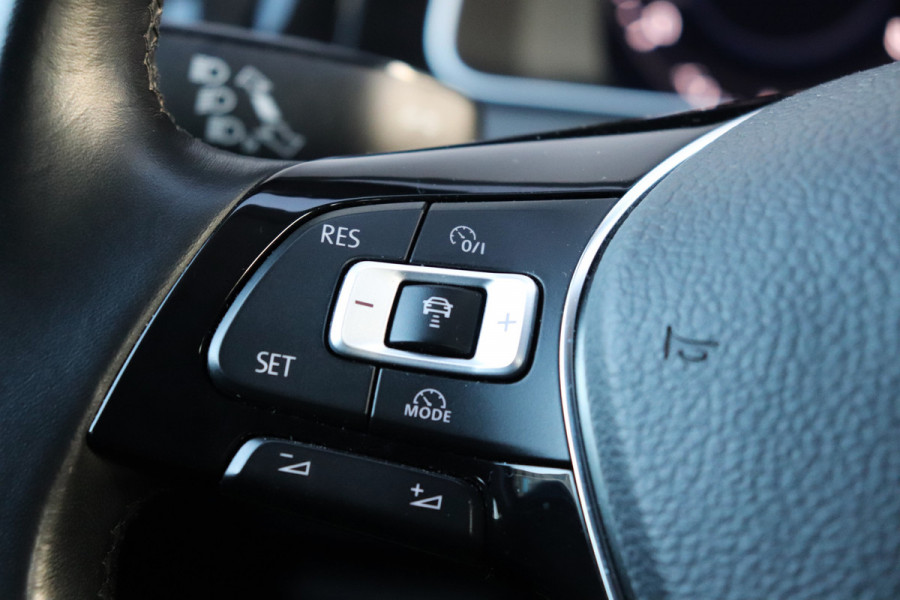 Volkswagen Golf 1.5 TSI DSG Massage LED Virt. Display