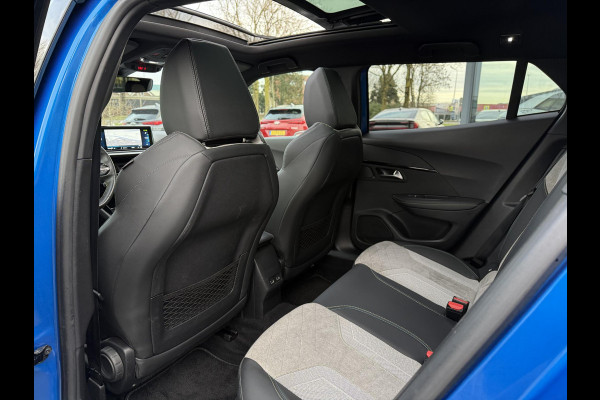 Peugeot e-2008 EV GT Pack 50 kWh | 3D Cockpit | Camera | Panorama | Sfeer Verlichting |