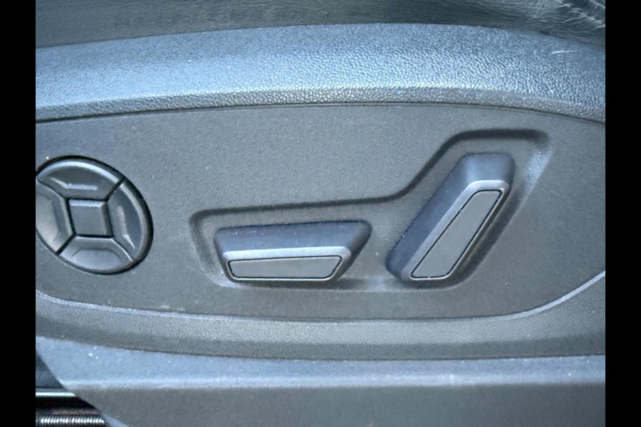 Audi e-tron 50 quattro S 71 kWh 2 X S-LINE, vol opties, panoramadak, camera, electr trekhaak, 1e eigenaar, NL auto met nap