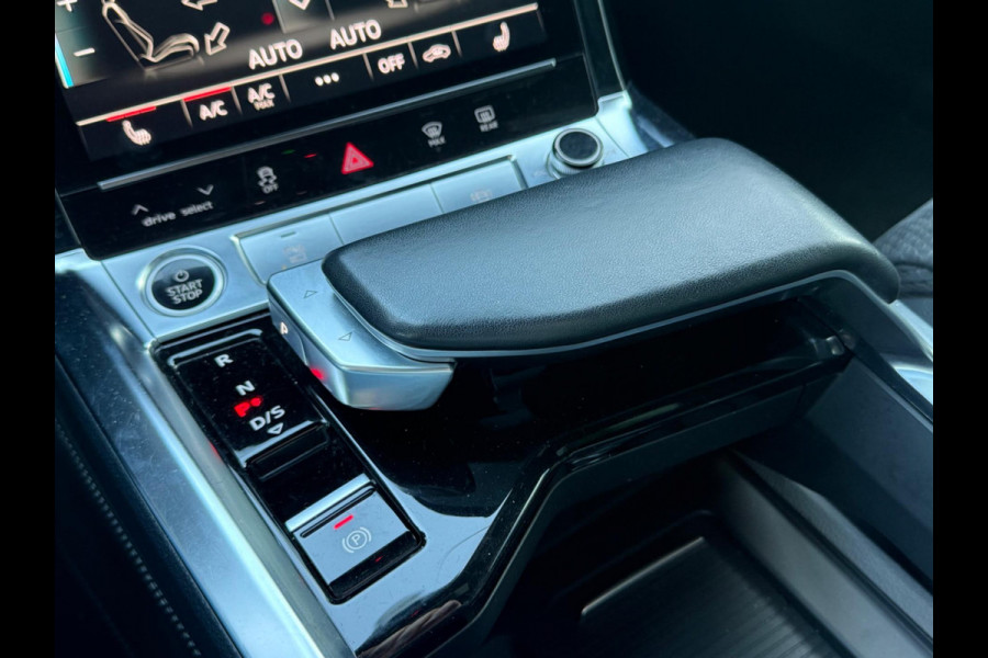 Audi e-tron 50 quattro S 71 kWh 2 X S-LINE, vol opties, panoramadak, camera, electr trekhaak, 1e eigenaar, NL auto met nap