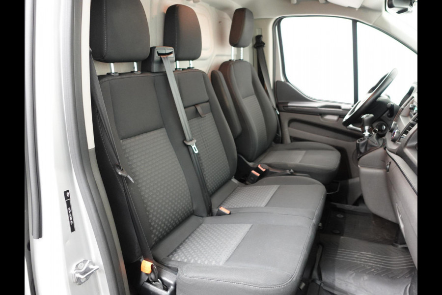 Ford Transit Custom 131pk L2H1 Trend Trekhaak Camera Cruise control Airco Parkeersensoren 3-Zits Euro6