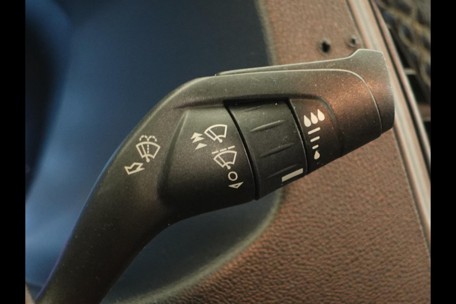 Ford Transit Custom 131pk L2H1 Trend Trekhaak Camera Cruise control Airco Parkeersensoren 3-Zits Euro6