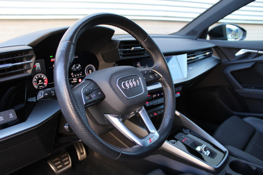 Audi A3 Sportback 35 TFSI edition one | Trekhaak | Panoramadak | Adaptieve Cruise | Matrix | Navigatie