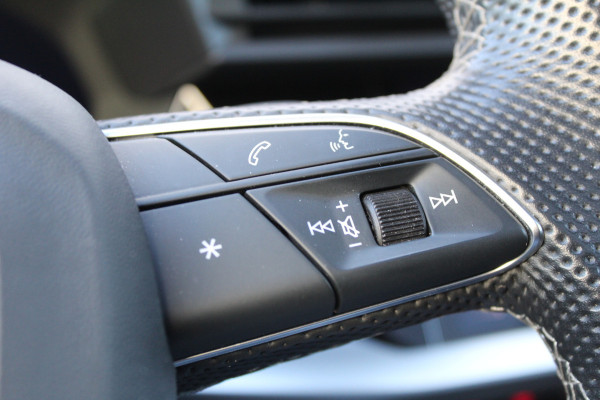 Audi A3 Sportback 35 TFSI edition one | Trekhaak | Panoramadak | Adaptieve Cruise | Matrix | Navigatie