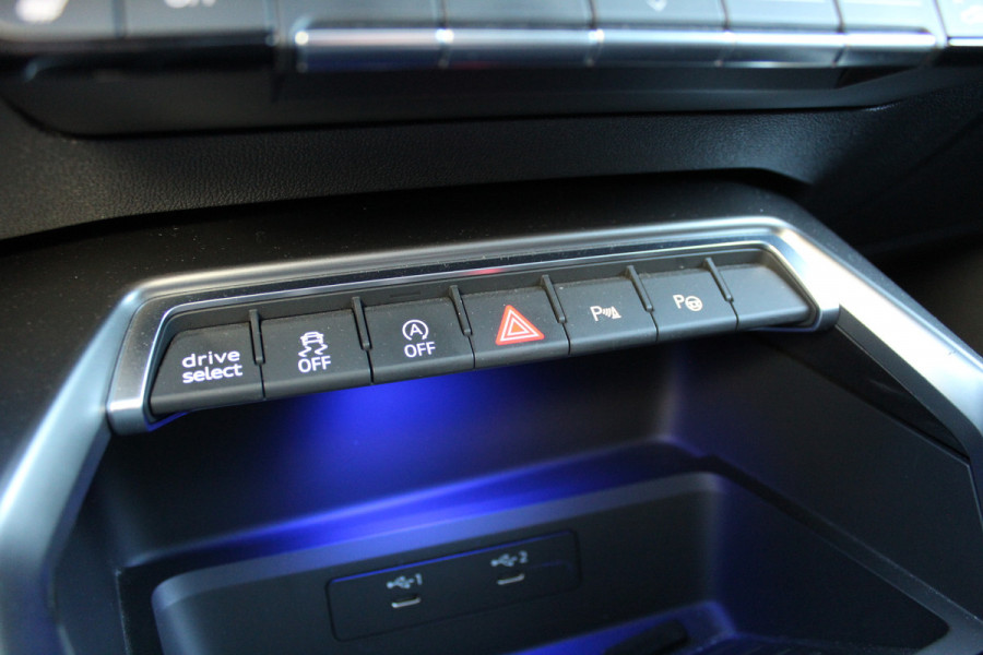 Audi A3 Sportback 35 TFSI edition one | Trekhaak | Panoramadak | Adaptieve Cruise | Matrix | Navigatie