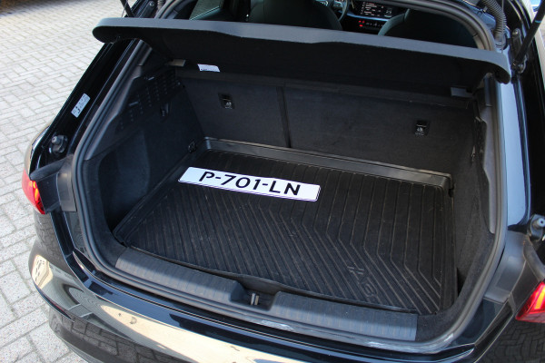 Audi A3 Sportback 35 TFSI edition one | Trekhaak | Panoramadak | Adaptieve Cruise | Matrix | Navigatie