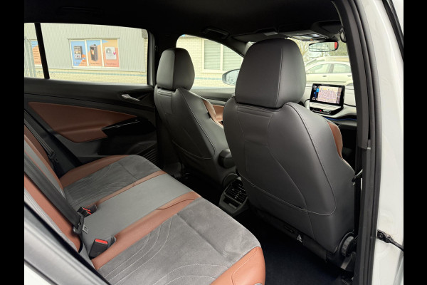 Volkswagen ID.4 First 77 kWh | Trekhaak | Warmtepomp | Camera | Navi |