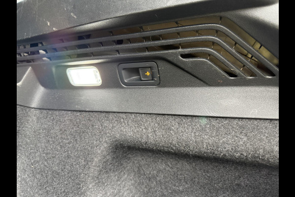 Volkswagen ID.4 First 77 kWh | Trekhaak | Warmtepomp | Camera | Navi |