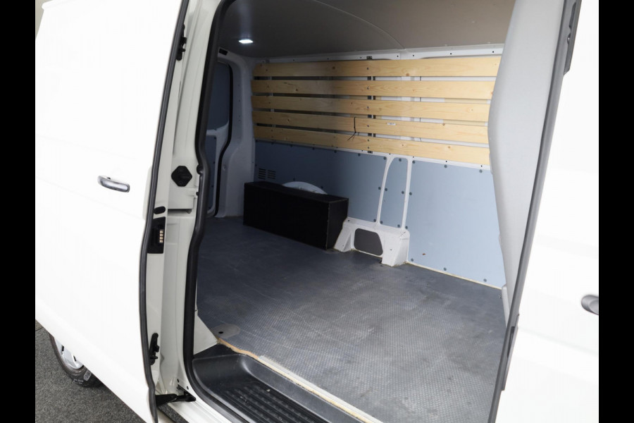 Volkswagen Transporter 2.0 TDI L2H1 28 Comfortline 110 pk | Verlengde garantie | Navigatie via App | Parkeersensoren achter | Cruise control |