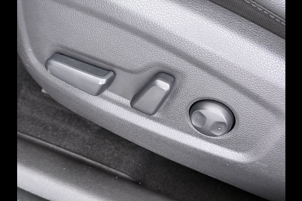 Hyundai Kona EV 64kWh SOH 100% Leer Warmtepomp Camera Adap. Cruise + stop&go Apple Carplay Android Comfort Ecc Pdc Navi Isofix DAB Led Lmv 17" Lane Assist FCA Keyless 1e Eigenaar Origineel Nederlandse Auto € 45.000 nieuw !