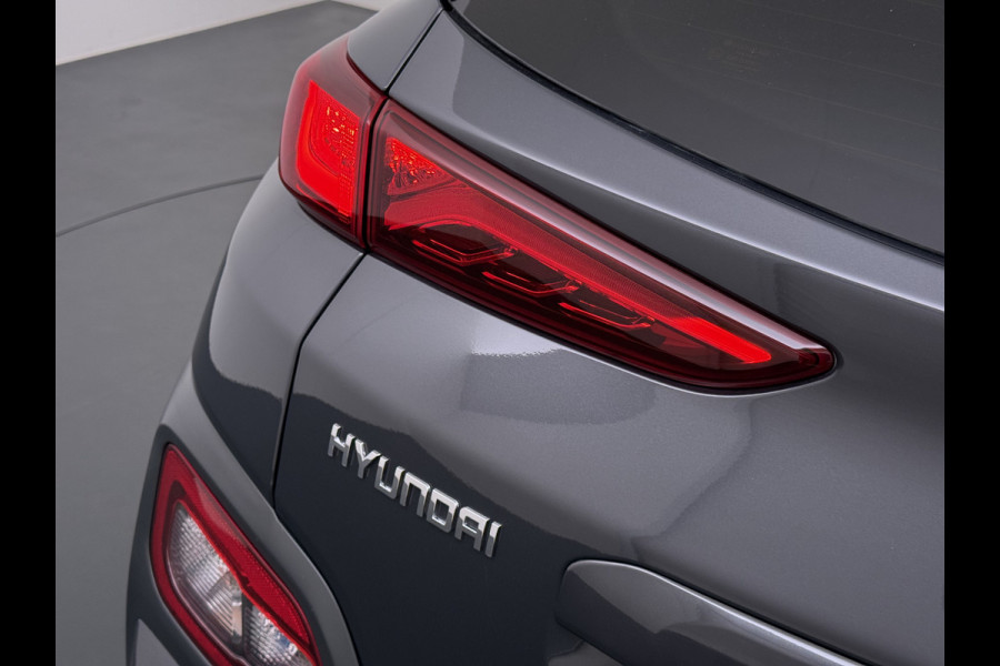 Hyundai Kona EV 64kWh SOH 100% Leer Warmtepomp Camera Adap. Cruise + stop&go Apple Carplay Android Comfort Ecc Pdc Navi Isofix DAB Led Lmv 17" Lane Assist FCA Keyless 1e Eigenaar Origineel Nederlandse Auto € 45.000 nieuw !