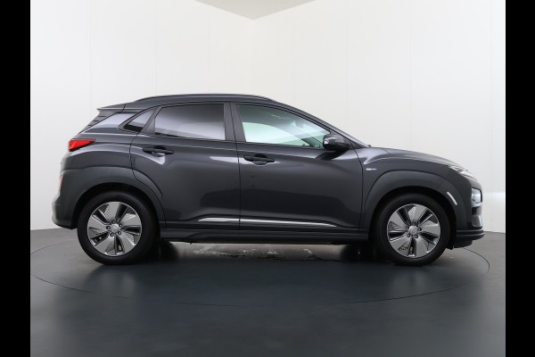 Hyundai Kona EV 64kWh SOH 100% Leer Warmtepomp Camera Adap. Cruise + stop&go Apple Carplay Android Comfort Ecc Pdc Navi Isofix DAB Led Lmv 17" Lane Assist FCA Keyless 1e Eigenaar Origineel Nederlandse Auto € 45.000 nieuw !