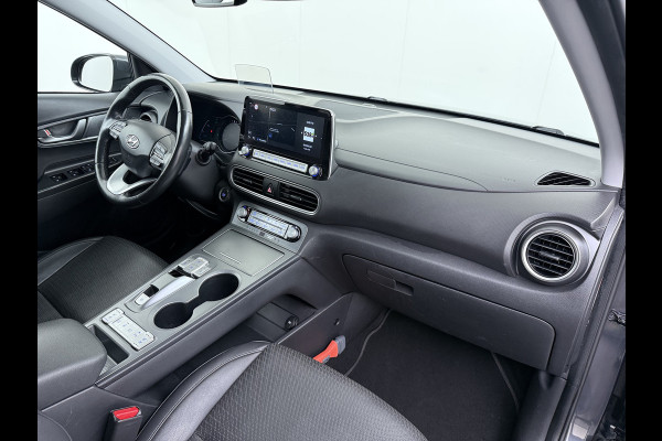 Hyundai Kona EV 64kWh SOH 100% Leer Warmtepomp Camera Adap. Cruise + stop&go Apple Carplay Android Comfort Ecc Pdc Navi Isofix DAB Led Lmv 17" Lane Assist FCA Keyless 1e Eigenaar Origineel Nederlandse Auto € 45.000 nieuw !