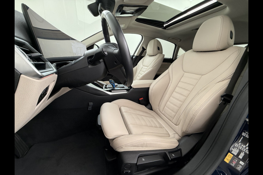 BMW i4 eDrive40 340pk High Executive 84 kWh SOH 99% Pano-Dak/Hefdak SportSt+Leer+(Stuur+)Verwarmd 360°Camera Adaptive-Cruise+s&go Park- Semi-Autopilot Drive-Assist-pro Active-Guard-Plus Elektr.Achterklep Draadl-Lader BAS ESP BMW Individual interieurlijsten Pianolak schwarz BMW Individual Exterieur Line Aluminium satiniert BMW Copilot-pack Dodehoekdetectie/correctie, Kruisend-verkeer-Detectie, rijstrooksensor met correctie, rondomzicht camera, uitwijk assistent) 0-100 5,6 sec. 1600kg trekvermogen! € 73.000 nieuw