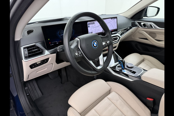 BMW i4 eDrive40 340pk High Executive 84 kWh SOH 99% Pano-Dak/Hefdak SportSt+Leer+(Stuur+)Verwarmd 360°Camera Adaptive-Cruise+s&go Park- Semi-Autopilot Drive-Assist-pro Active-Guard-Plus Elektr.Achterklep Draadl-Lader BAS ESP BMW Individual interieurlijsten Pianolak schwarz BMW Individual Exterieur Line Aluminium satiniert BMW Copilot-pack Dodehoekdetectie/correctie, Kruisend-verkeer-Detectie, rijstrooksensor met correctie, rondomzicht camera, uitwijk assistent) 0-100 5,6 sec. 1600kg trekvermogen! € 73.000 nieuw