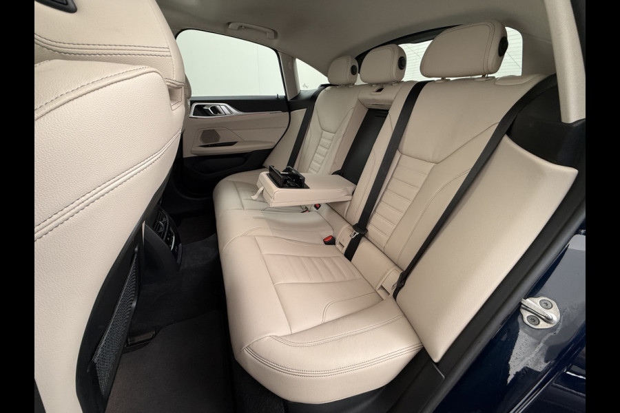 BMW i4 eDrive40 340pk High Executive 84 kWh SOH 99% Pano-Dak/Hefdak SportSt+Leer+(Stuur+)Verwarmd 360°Camera Adaptive-Cruise+s&go Park- Semi-Autopilot Drive-Assist-pro Active-Guard-Plus Elektr.Achterklep Draadl-Lader BAS ESP BMW Individual interieurlijsten Pianolak schwarz BMW Individual Exterieur Line Aluminium satiniert BMW Copilot-pack Dodehoekdetectie/correctie, Kruisend-verkeer-Detectie, rijstrooksensor met correctie, rondomzicht camera, uitwijk assistent) 0-100 5,6 sec. 1600kg trekvermogen! € 73.000 nieuw