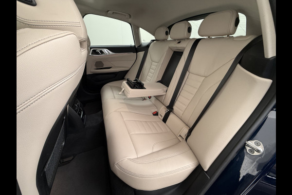 BMW i4 eDrive40 340pk High Executive 84 kWh SOH 99% Pano-Dak/Hefdak SportSt+Leer+(Stuur+)Verwarmd 360°Camera Adaptive-Cruise+s&go Park- Semi-Autopilot Drive-Assist-pro Active-Guard-Plus Elektr.Achterklep Draadl-Lader BAS ESP BMW Individual interieurlijsten Pianolak schwarz BMW Individual Exterieur Line Aluminium satiniert BMW Copilot-pack Dodehoekdetectie/correctie, Kruisend-verkeer-Detectie, rijstrooksensor met correctie, rondomzicht camera, uitwijk assistent) 0-100 5,6 sec. 1600kg trekvermogen! € 73.000 nieuw