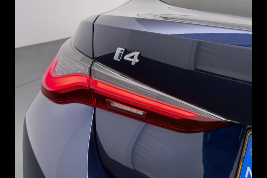 BMW i4 eDrive40 340pk High Executive 84 kWh SOH 99% Pano-Dak/Hefdak SportSt+Leer+(Stuur+)Verwarmd 360°Camera Adaptive-Cruise+s&go Park- Semi-Autopilot Drive-Assist-pro Active-Guard-Plus Elektr.Achterklep Draadl-Lader BAS ESP BMW Individual interieurlijsten Pianolak schwarz BMW Individual Exterieur Line Aluminium satiniert BMW Copilot-pack Dodehoekdetectie/correctie, Kruisend-verkeer-Detectie, rijstrooksensor met correctie, rondomzicht camera, uitwijk assistent) 0-100 5,6 sec. 1600kg trekvermogen! € 73.000 nieuw