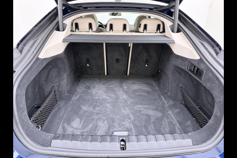 BMW i4 eDrive40 340pk High Executive 84 kWh SOH 99% Pano-Dak/Hefdak SportSt+Leer+(Stuur+)Verwarmd 360°Camera Adaptive-Cruise+s&go Park- Semi-Autopilot Drive-Assist-pro Active-Guard-Plus Elektr.Achterklep Draadl-Lader BAS ESP BMW Individual interieurlijsten Pianolak schwarz BMW Individual Exterieur Line Aluminium satiniert BMW Copilot-pack Dodehoekdetectie/correctie, Kruisend-verkeer-Detectie, rijstrooksensor met correctie, rondomzicht camera, uitwijk assistent) 0-100 5,6 sec. 1600kg trekvermogen! € 73.000 nieuw