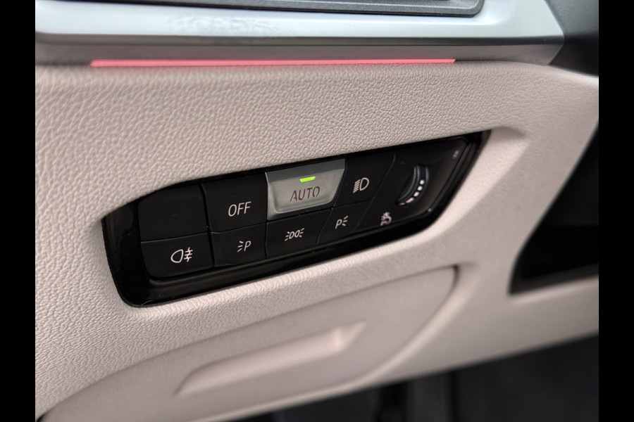 BMW i4 eDrive40 340pk High Executive 84 kWh SOH 99% Pano-Dak/Hefdak SportSt+Leer+(Stuur+)Verwarmd 360°Camera Adaptive-Cruise+s&go Park- Semi-Autopilot Drive-Assist-pro Active-Guard-Plus Elektr.Achterklep Draadl-Lader BAS ESP BMW Individual interieurlijsten Pianolak schwarz BMW Individual Exterieur Line Aluminium satiniert BMW Copilot-pack Dodehoekdetectie/correctie, Kruisend-verkeer-Detectie, rijstrooksensor met correctie, rondomzicht camera, uitwijk assistent) 0-100 5,6 sec. 1600kg trekvermogen! € 73.000 nieuw